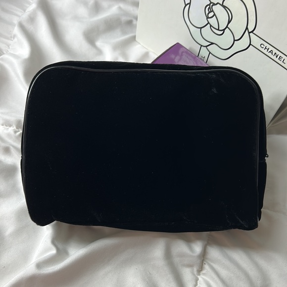 🖤CHANEL PARFUMS black velvet clutch or makeup pouch NEW - Picture 7 of 17